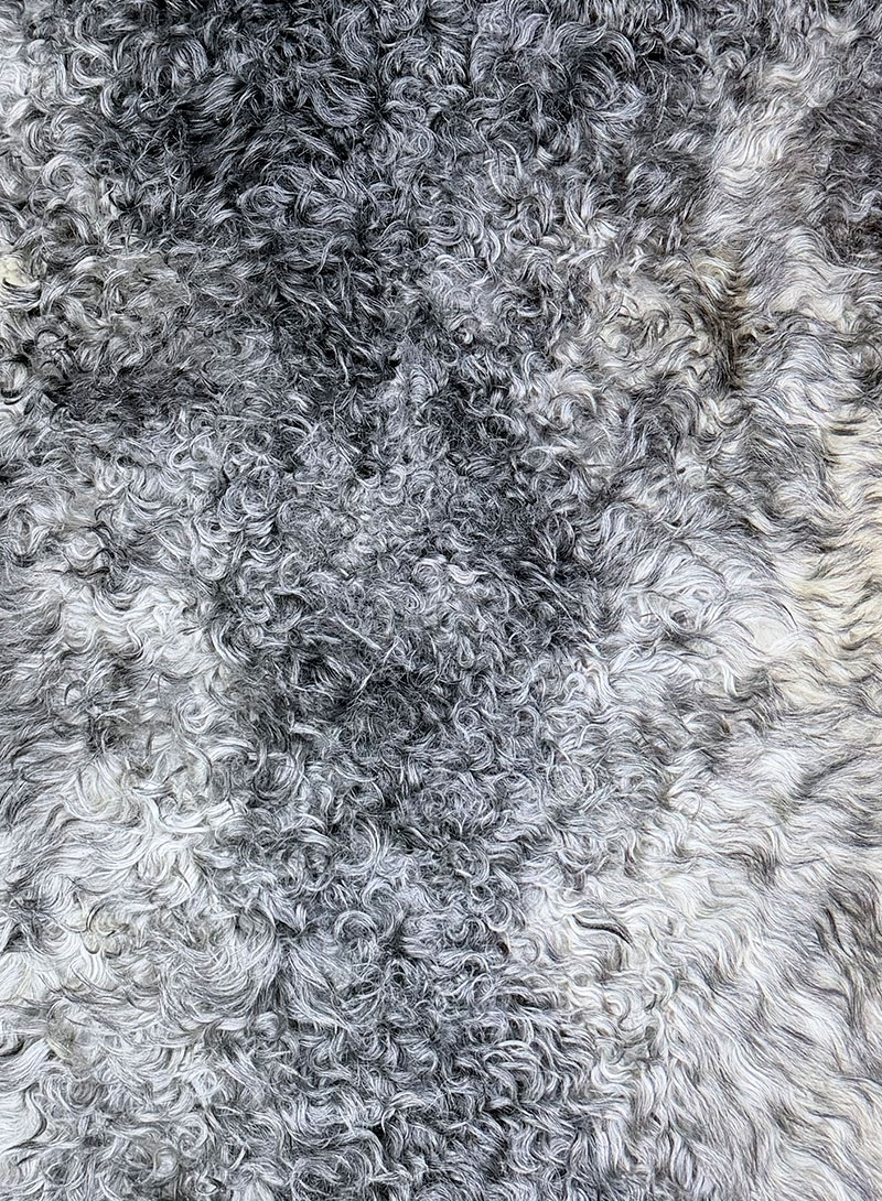EKO Gotländskt Fårskinn med MörkGrå & Cremevita Nyanser – 113×90 cm. - Bild 3