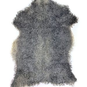 EKO Gotländskt Fårskinn med SilverGrå & Cremevita Nyanser – 112×73 cm.