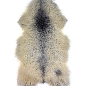Stort Unikt Vitt & Grått Gotländskt Fårskinn med Lång Ull – 140×85 cm.