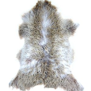Naturligt Lammskinn med Bruna & Vita Fläckar – 90×54 cm.