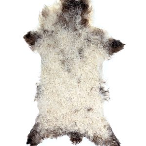 Naturligt Vitt Lammskinn med Bruna Fläckar – 92×40 cm.