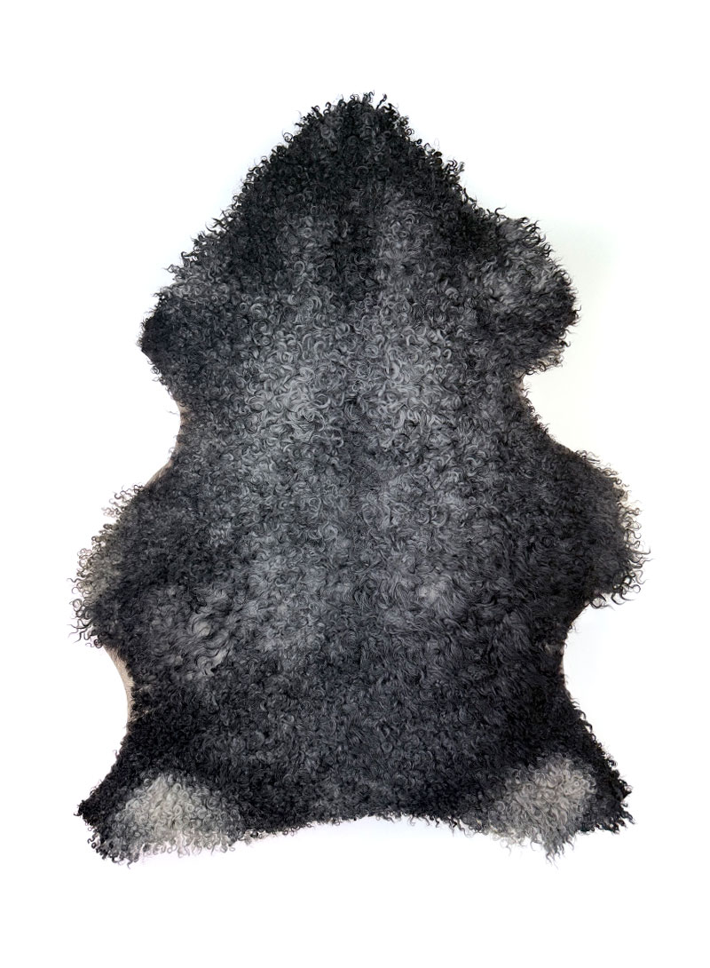 EKO Gotländskt Fårskinn med Svarta & Grå Färger – 141×98 cm.